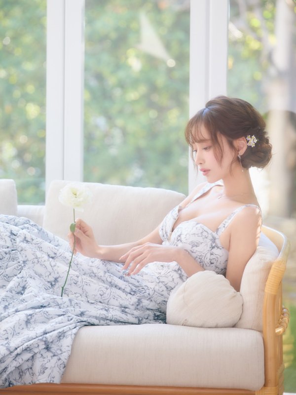 アイボリーxグレー モデル：きほ　身長：169cm 着用サイズ：Sサイズ