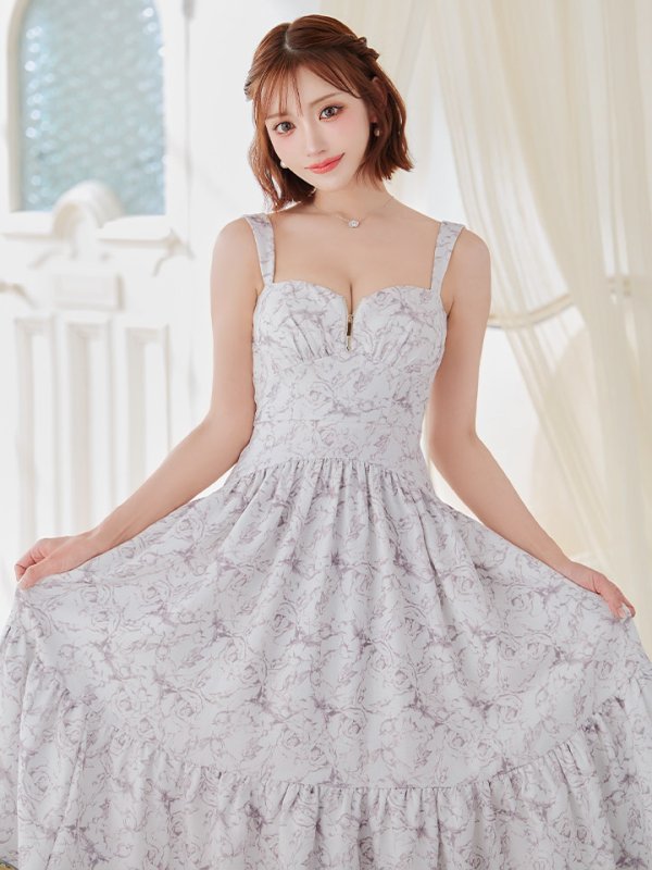 ベージュ モデル:明日花キララ 身長:162cm 着用サイズ:Sサイズ