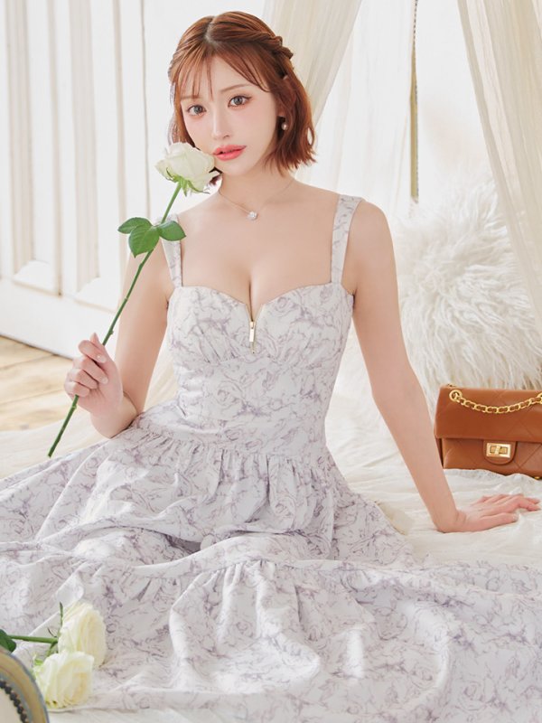 ベージュ モデル:明日花キララ 身長:162cm 着用サイズ:Sサイズ