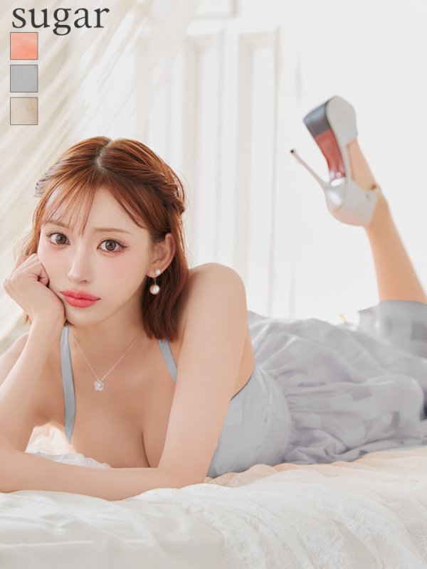 ブルー モデル：明日花キララ　身長：162cm 着用サイズ：Sサイズ