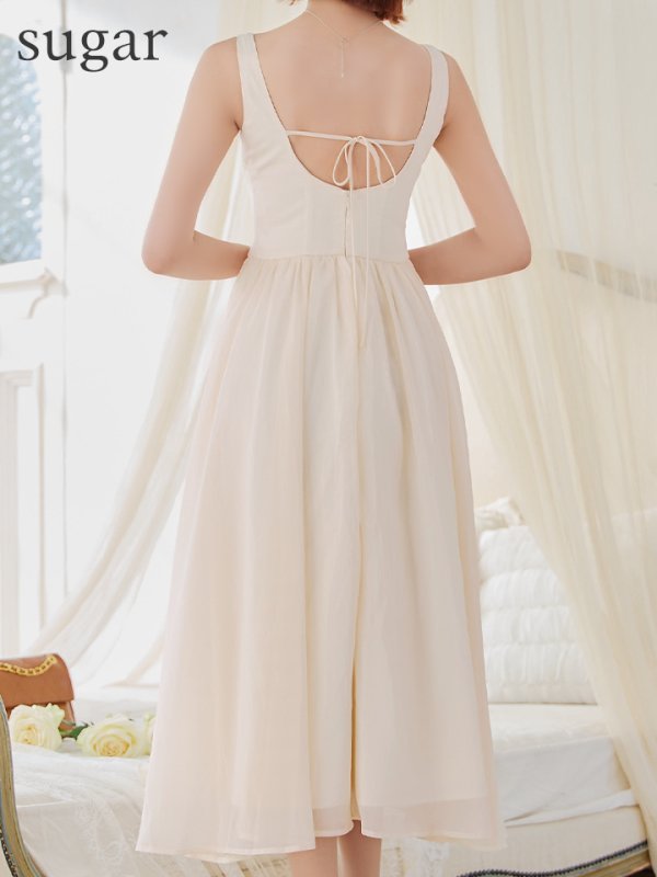 アイボリー モデル:明日花キララ 身長:162cm 着用サイズ:Sサイズ