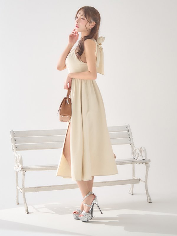 ベージュ モデル：りな　身長：162cm　着用サイズ：Sサイズ