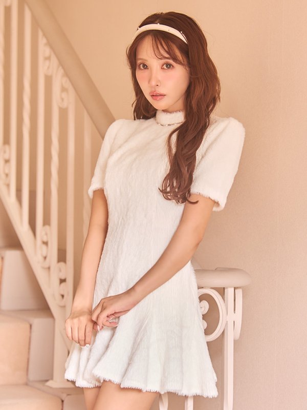 アイボリー モデル：三上悠亜　身長：159cm　着用サイズ：Sサイズ