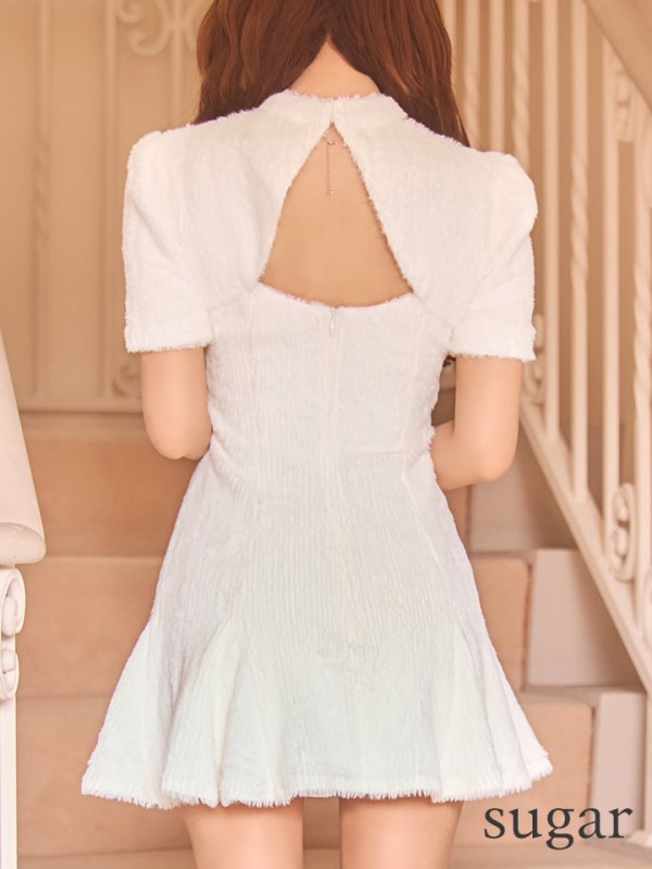 アイボリー モデル：三上悠亜　身長：159cm　着用サイズ：Sサイズ