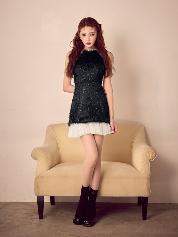ブラック　モデル：明日花キララ　身長162cm　着用サイズ：Sサイズ