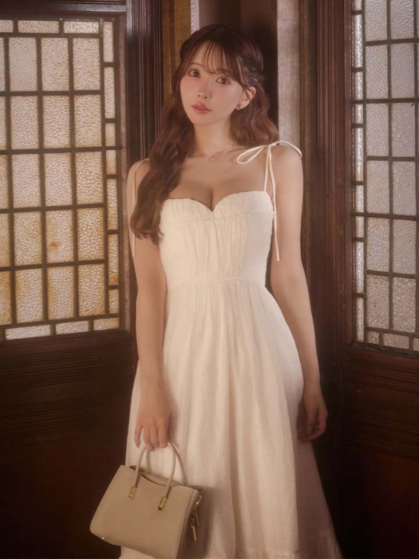 アイボリー　モデル：三上悠亜　身長：159cm　着用サイズ：Sサイズ