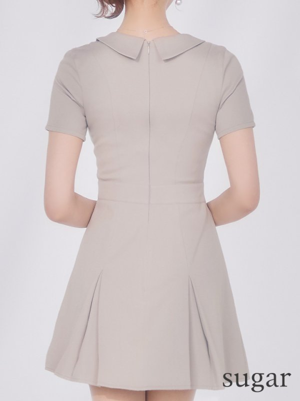 サンドベージュ　モデル：明日花キララ　身長162cm　着用サイズ：Sサイズ