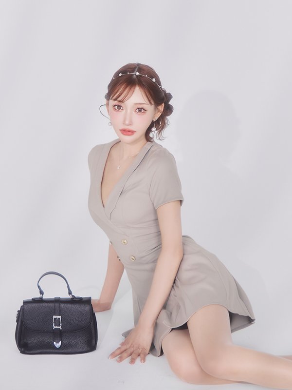 サンドベージュ　モデル：明日花キララ　身長162cm　着用サイズ：Sサイズ