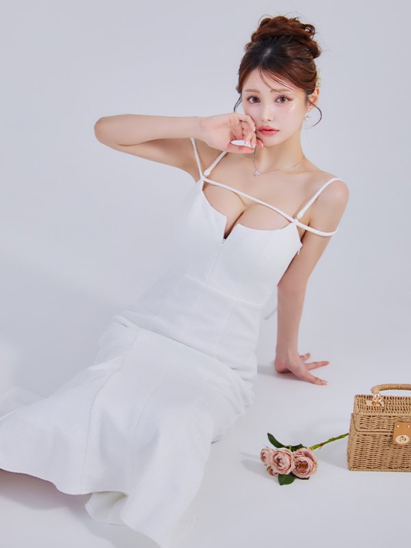 ホワイト　モデル：ももか　身長：156cm　着用サイズ：Sサイズ