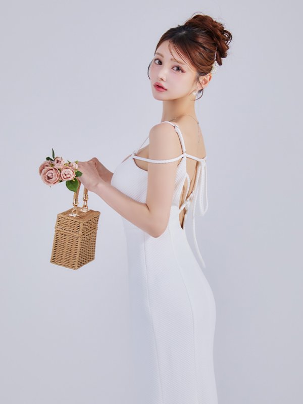 ホワイト　モデル：ももか　身長：156cm　着用サイズ：Sサイズ