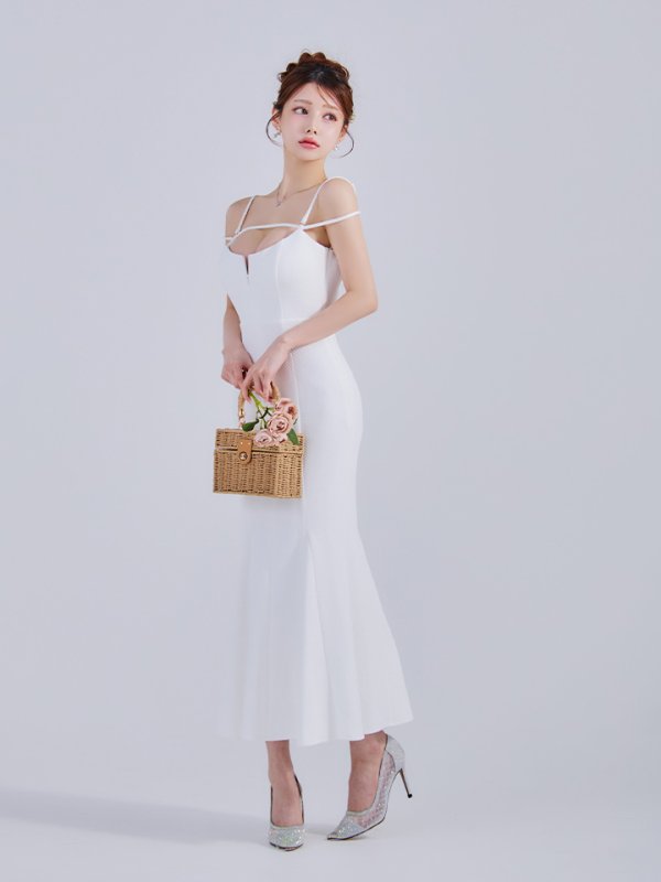 ホワイト　モデル：ももか　身長：156cm　着用サイズ：Sサイズ