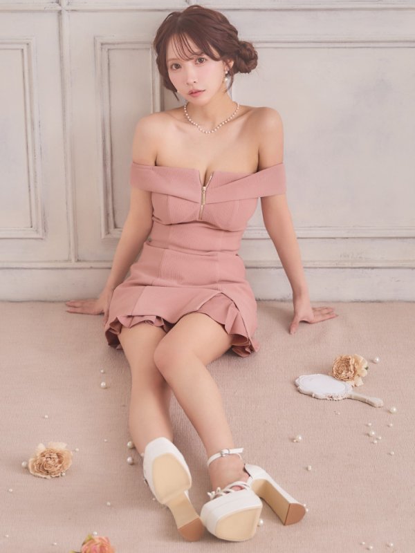 ダスティーピンク　モデル：三上悠亜　身長：159cm　着用サイズ：Sサイズ