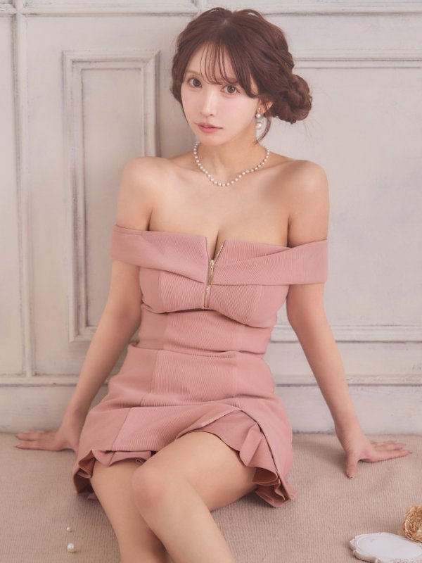 ダスティーピンク　モデル：三上悠亜　身長：159cm　着用サイズ：Sサイズ