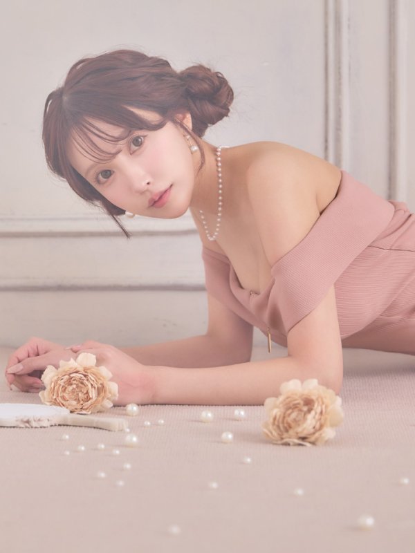 ダスティーピンク　モデル：三上悠亜　身長：159cm　着用サイズ：Sサイズダスティーピンク　モデル：三上悠亜　身長：159cm　着用サイズ：Sサイズ