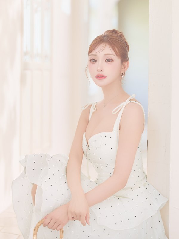 ホワイト モデル：明日花キララ　身長：162cm サイズ：Sサイズ