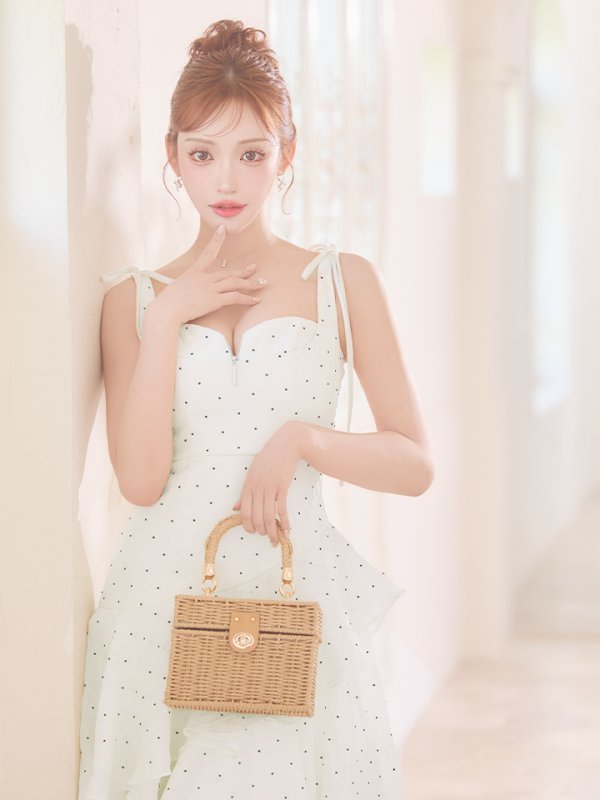 ホワイト モデル：明日花キララ　身長：162cm サイズ：Sサイズ