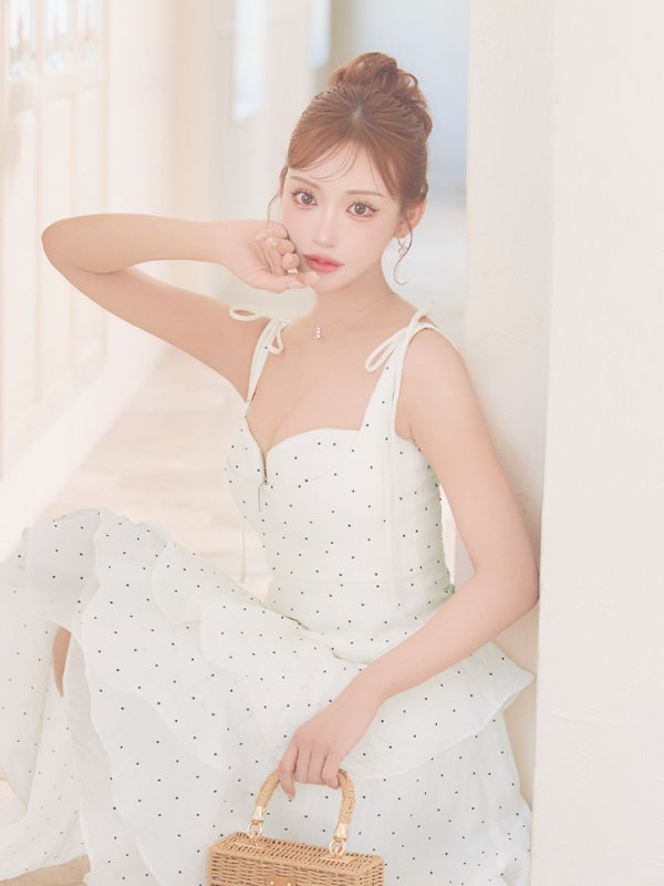 ホワイト モデル：明日花キララ　身長：162cm サイズ：Sサイズ