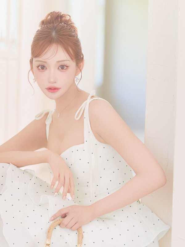 ホワイト モデル：明日花キララ　身長：162cm サイズ：Sサイズ