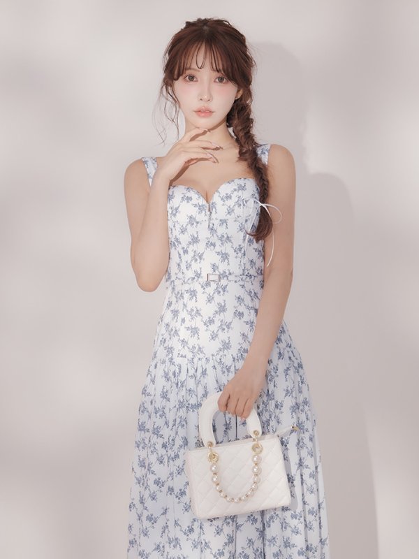 ホワイトxブルー　モデル：三上悠亜　身長：159cm　着用サイズ：Sサイズ