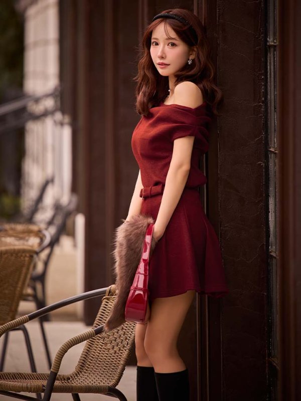 レッド　モデル：三上悠亜　身長：159cm　着用サイズ：Sサイズ