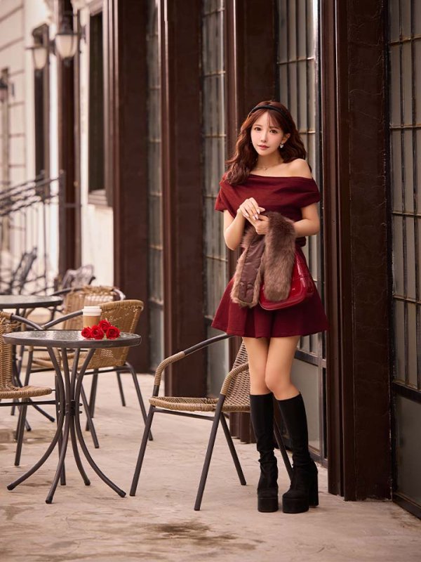 レッド　モデル：三上悠亜　身長：159cm　着用サイズ：Sサイズ