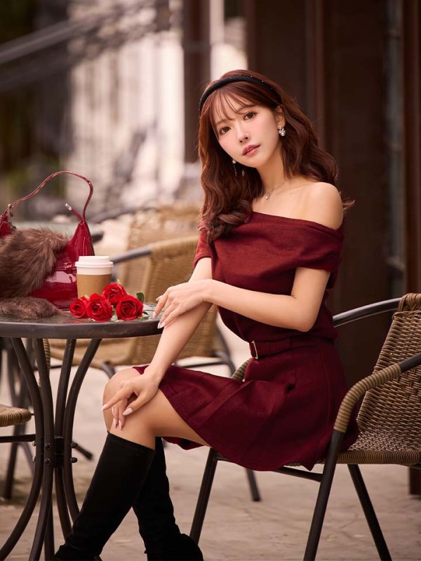 レッド　モデル：三上悠亜　身長：159cm　着用サイズ：Sサイズ