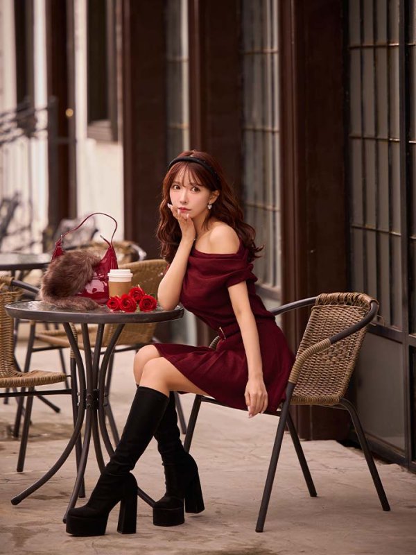 レッド　モデル：三上悠亜　身長：159cm　着用サイズ：Sサイズ