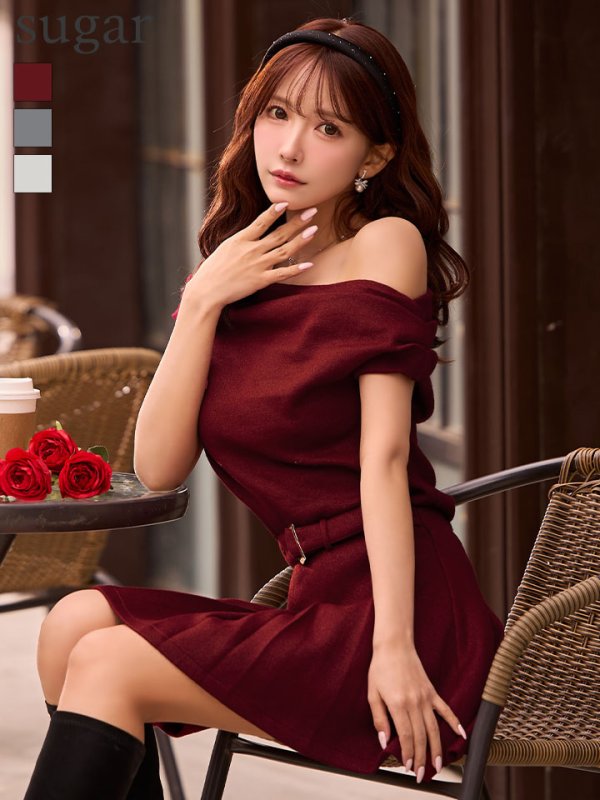 レッド　モデル：三上悠亜　身長：159cm　着用サイズ：Sサイズ