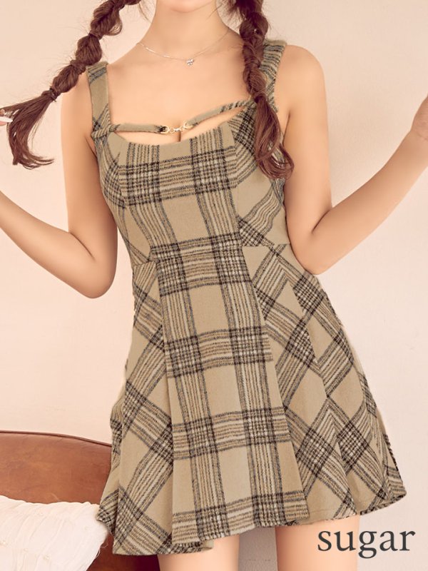 ベージュ　モデル：三上悠亜　身長：159cm　着用サイズ：Sサイズ