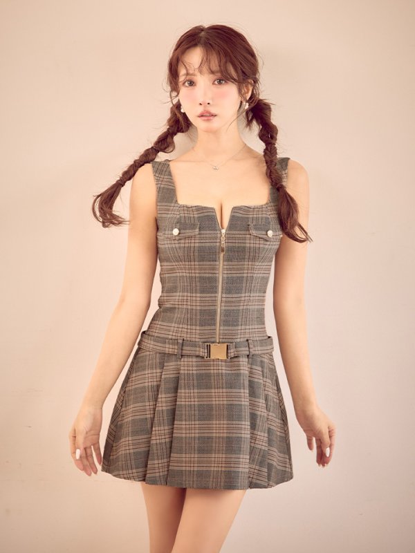 ブラウン　モデル：三上悠亜　身長：159cm　着用サイズ：Sサイズ