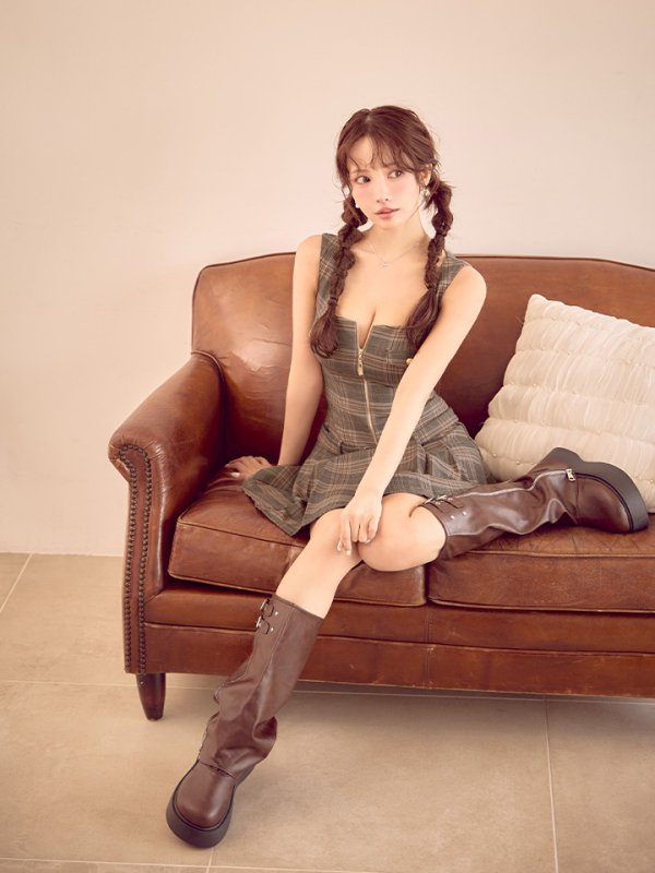 ブラウン　モデル：三上悠亜　身長：159cm　着用サイズ：Sサイズ