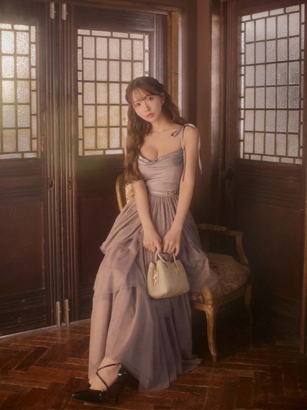 グレージュ　モデル：三上悠亜　身長：159cm　着用サイズ：Sサイズ