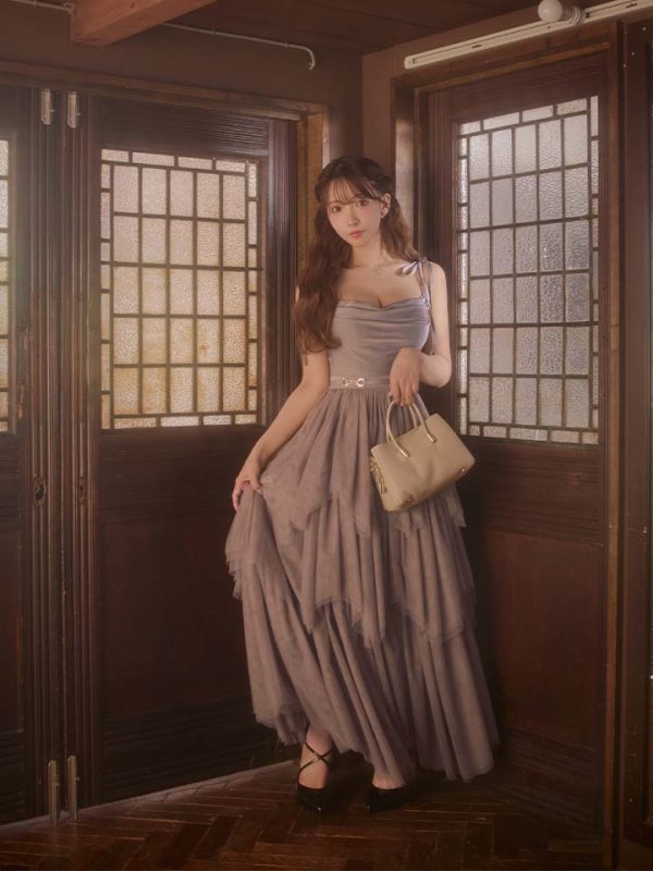 グレージュ　モデル：三上悠亜　身長：159cm　着用サイズ：Sサイズ