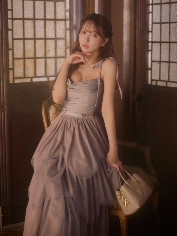 グレージュ　モデル：三上悠亜　身長：159cm　着用サイズ：Sサイズ