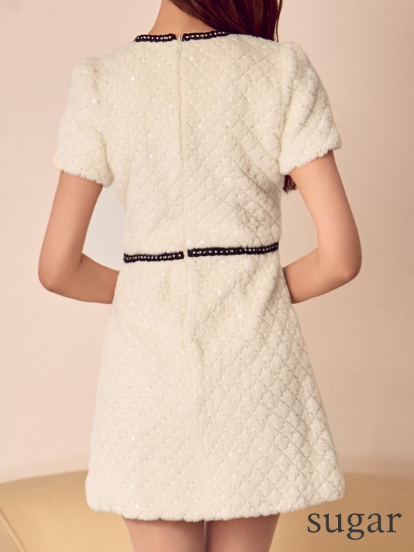 アイボリー　モデル：明日花キララ　身長162cm　着用サイズ：Sサイズ