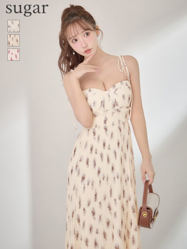 ベージュ　モデル：三上悠亜　身長：159cm　着用サイズ：Sサイズ