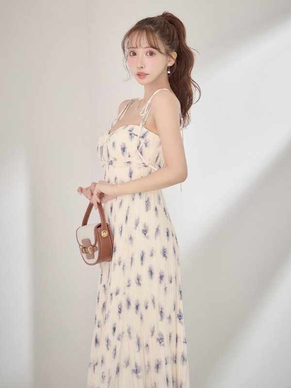 ブルー　モデル：三上悠亜　身長：159cm　着用サイズ：Sサイズ