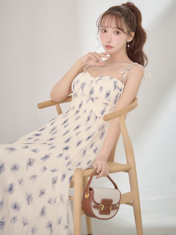 ブルー　モデル：三上悠亜　身長：159cm　着用サイズ：Sサイズ