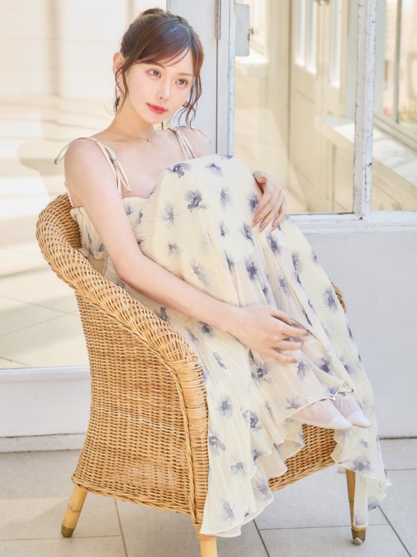 ブルー モデル：朝日向まり　身長：167cm　着用サイズ：Sサイズ 