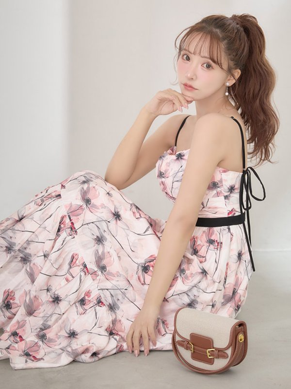 ピンク　モデル：三上悠亜　身長：159cm　着用サイズ：Sサイズ