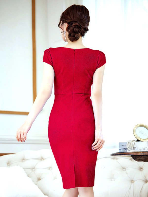 ダークレッド モデル:ゆめ 身長:160cm 着用サイズ:8号(Sサイズ)