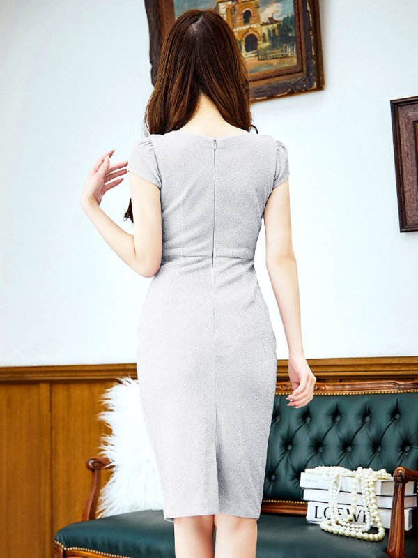 シルバー モデル:ゆめ 身長:160cm 着用サイズ:8号(Sサイズ)