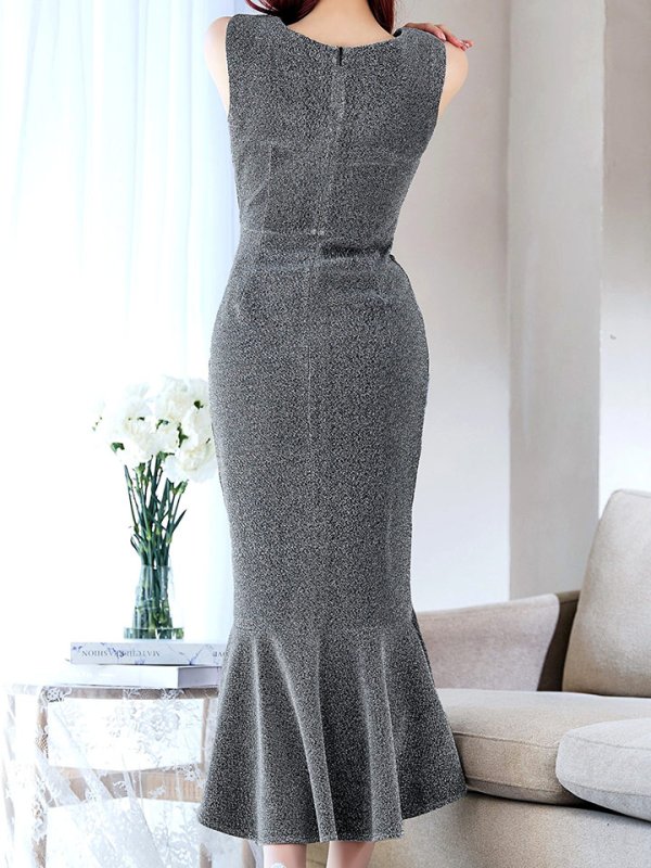 ブラックシルバー モデル:真優川咲 身長:158cm 着用サイズ:8号(Sサイズ)