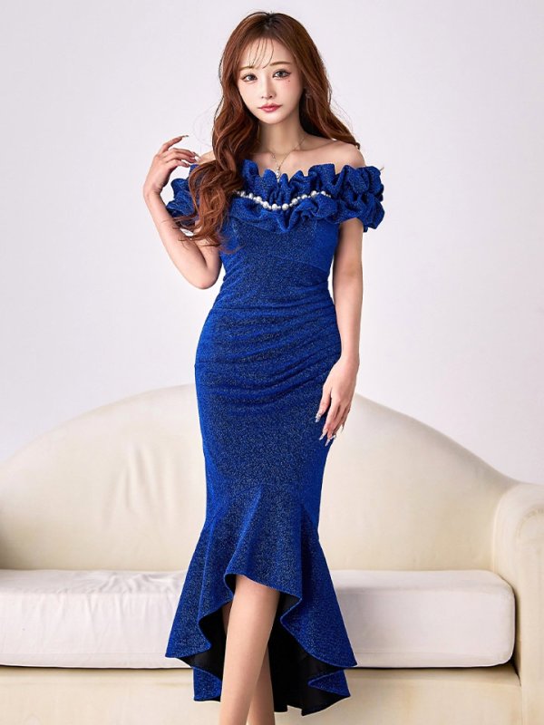 ブラックブルー モデル:真優川咲 身長:158cm 着用サイズ:8号(Sサイズ)