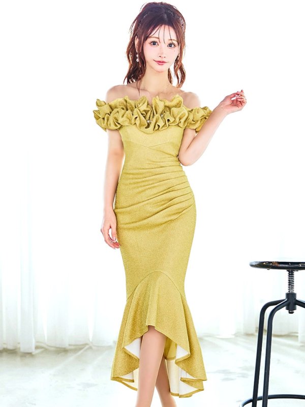 ライトゴールド モデル:真優川咲 身長:158cm 着用サイズ:8号(Sサイズ)