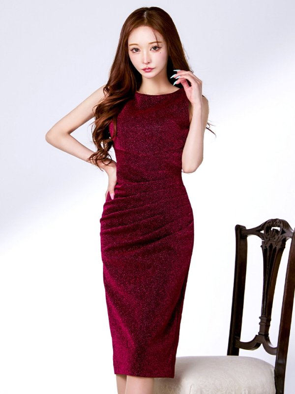 ブラックバーガンディー モデル:真優川咲 身長:158cm 着用サイズ:8号(Sサイズ)