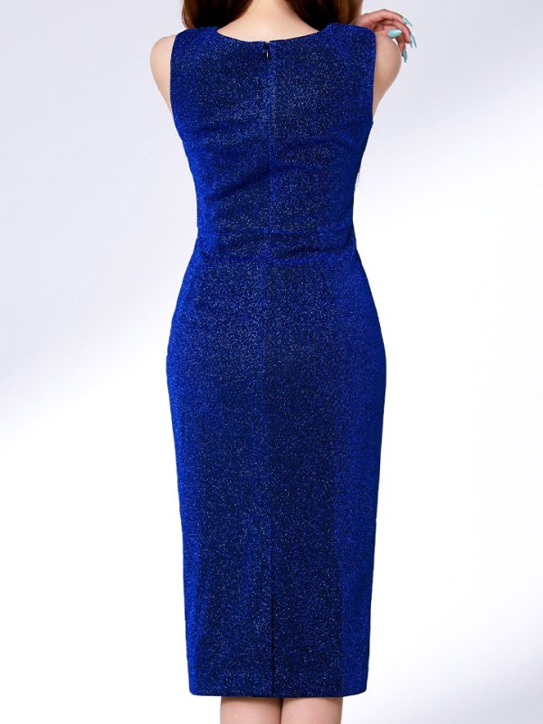 ブラックブルー モデル:真優川咲 身長:158cm 着用サイズ:8号(Sサイズ)