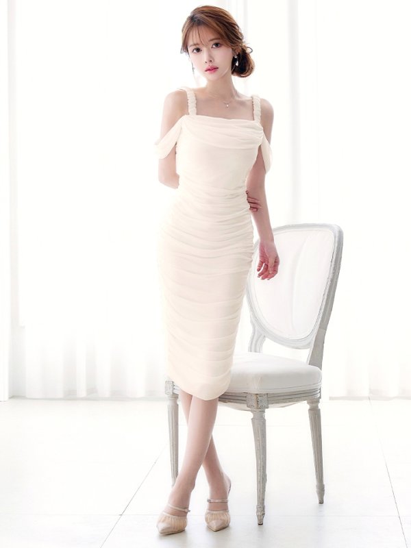 アイボリー　モデル：ゆめ　身長：160cm　着用サイズ：8号(Sサイズ)