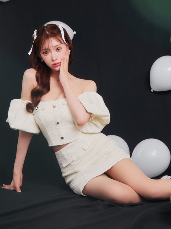 アイボリー モデル:明日花キララ 身長:162cm 着用サイズ:Sサイズ