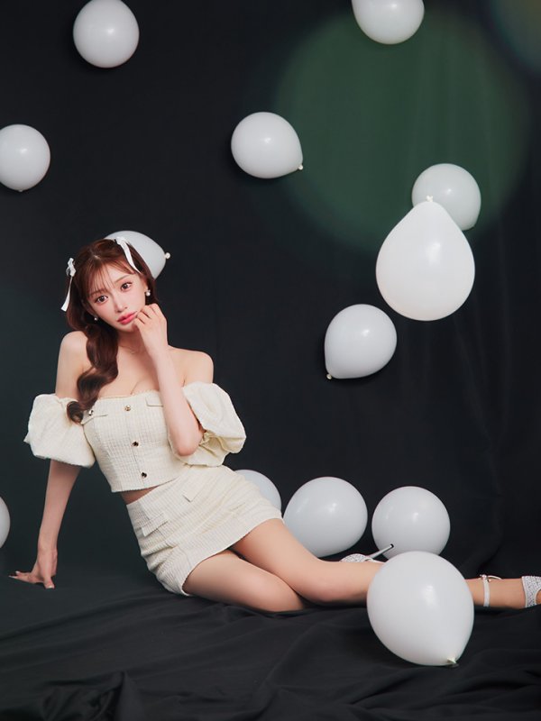 アイボリー モデル:明日花キララ 身長:162cm 着用サイズ:Sサイズ